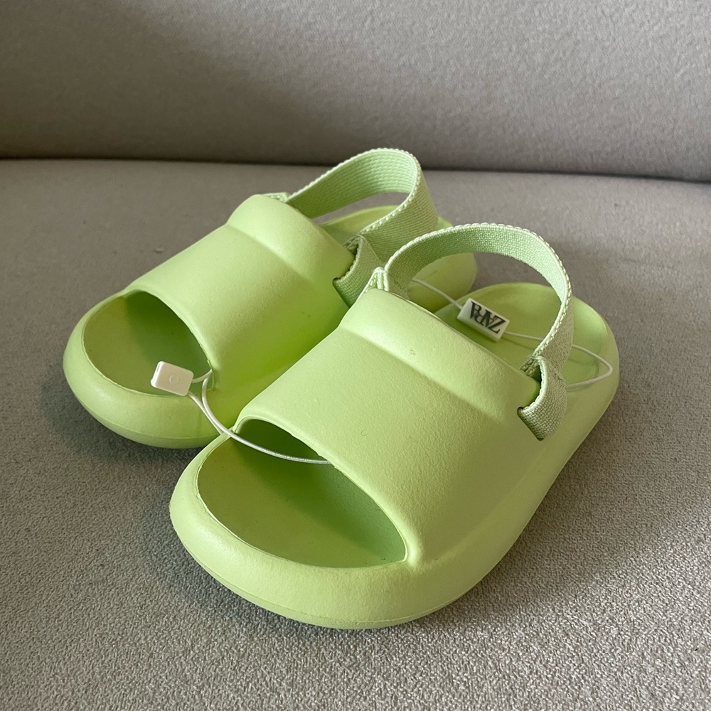ZARA BABY/ MONOCHROMATIC RUBBERIZED SANDALS